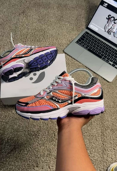 SAUCONY